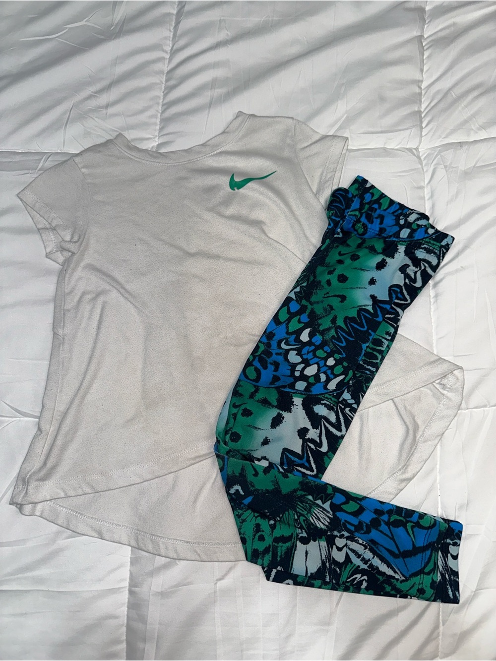 Nike | Girls Athletic Top & Graphic Leggings Set | Size 6